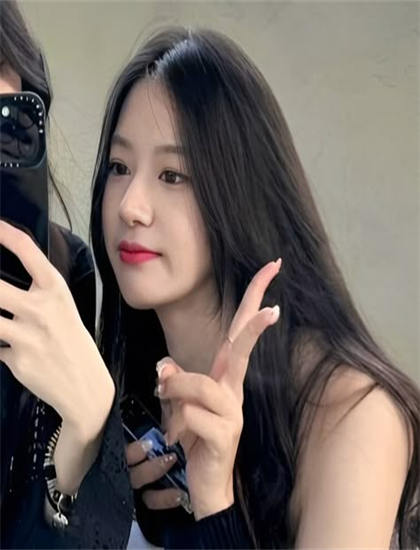 比尔伯尔：红石剧场现场秀象征隐喻解析：符号意义与深层寓意探讨